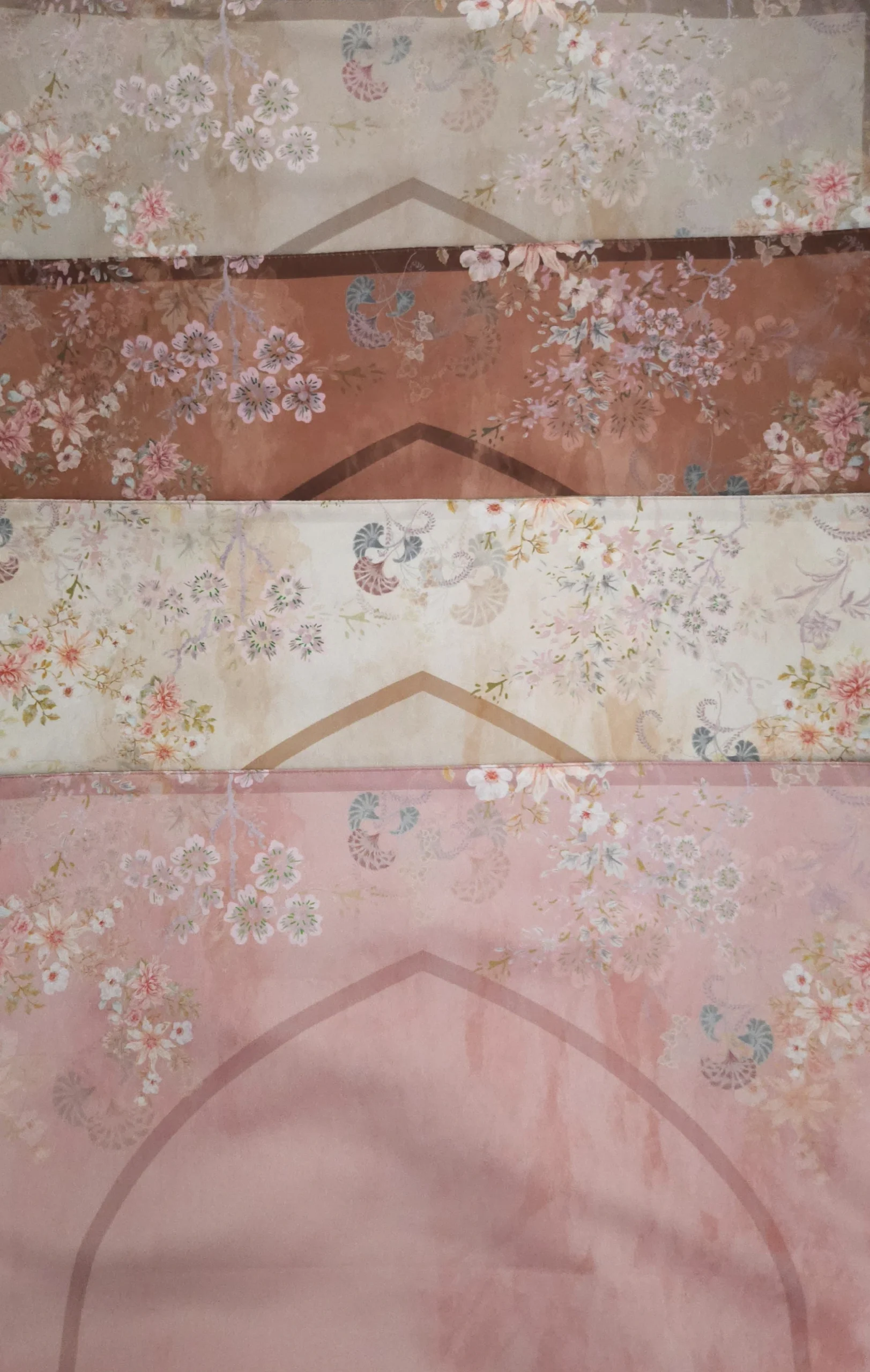 sajadah tapis de prière portable doublé pour plus de confort gros plan sur les motif fleurie design exclusif djouher