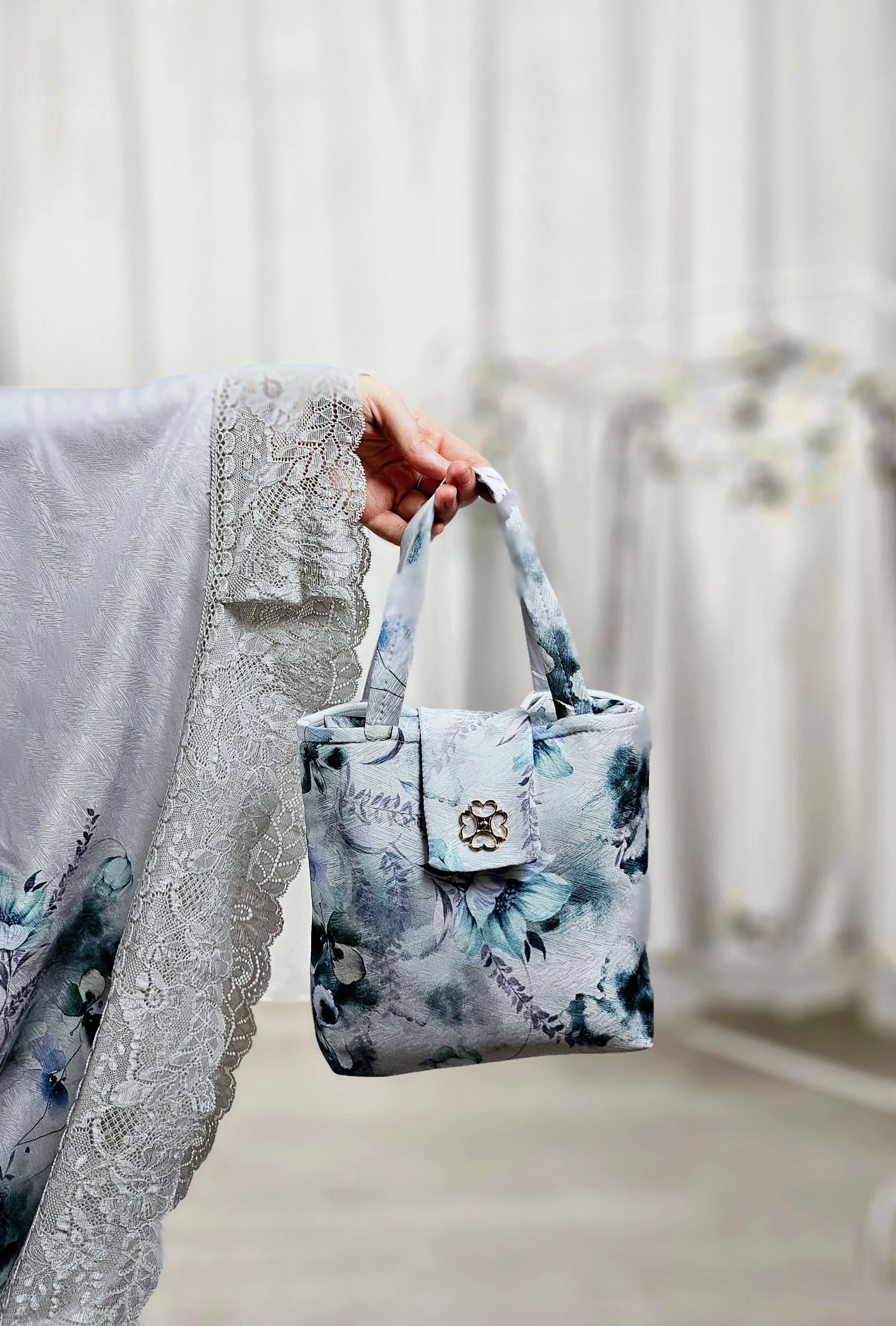 tenue de prière indonesie et malaisie telekung mukena avec son sac assorti