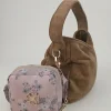 ensemble de prière transportable Seya Djouher accroché à un sac à main