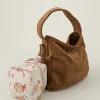 Tenue de prière compacte Rana Djouher accroché à un sac à main