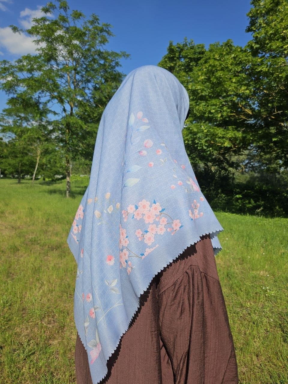 hijab voile carré indonesien collection djouher motif malaisie bleu